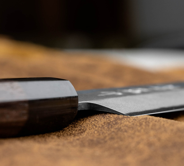 Hideo Kitaoka Shirogami Black Oktagon Nóż Yanagiba 24 cm