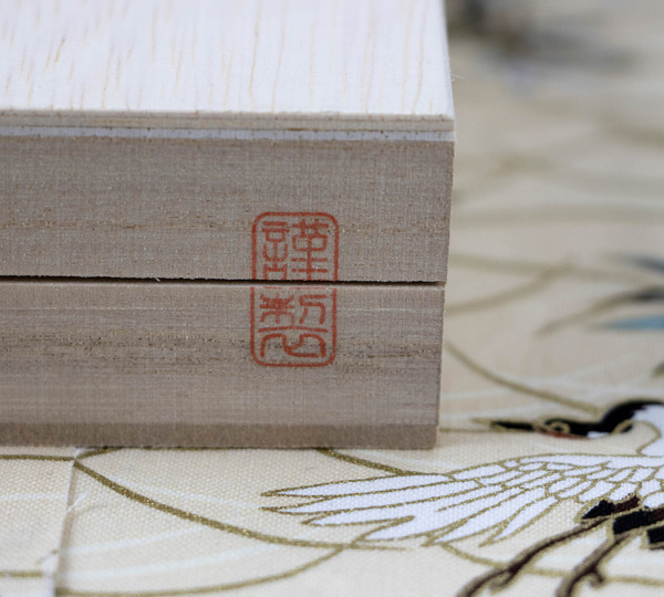 Satake Katsu Zestaw w Drewnianym Pudełku Nóż Santoku + Nakiri