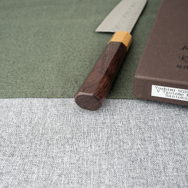 Yoshimi Kato SGSTRIX Kuro V-Tsuchi Nóż Santoku 17 cm
