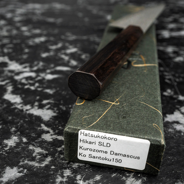 Hatsukokoro Hikari Kurozame SLD Damascus Nóż Ko-Santoku 15 cm