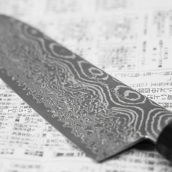 Seki Kanetsune Namishibuki SG-2 Nóż Santoku 18 cm + Saya