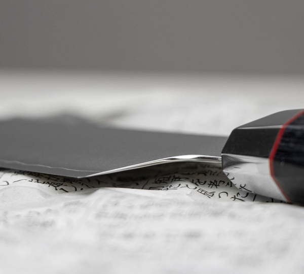 Mcusta Zanmai Revolution SPG2 Nóż Santoku 15 cm