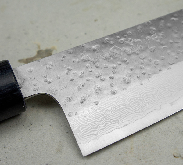 Makoto Kurosaki VG-10 Damascus Nóż Santoku 16,5 cm