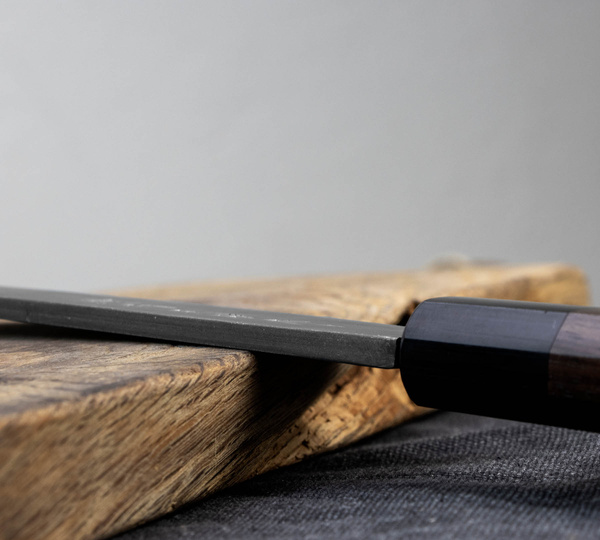 Hideo Kitaoka Shirogami Black Oktagon Nóż Funayuki 18 cm