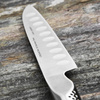 Global Ukon Nóż Santoku żłobiony 14 cm