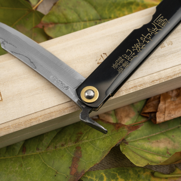 Nóż kieszonkowy Higonokami Kanekoma Aogami#2 Damascus Engrawing Black 7 cm