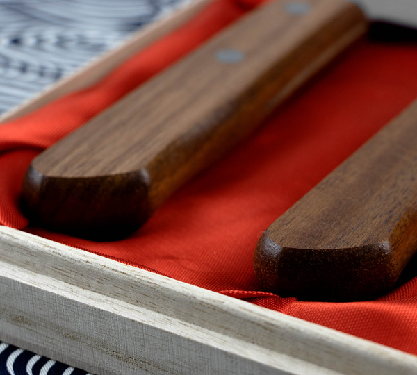 Satake Tomoko Zestaw w Drewnianym Pudełku Nóż Santoku + Nakiri
