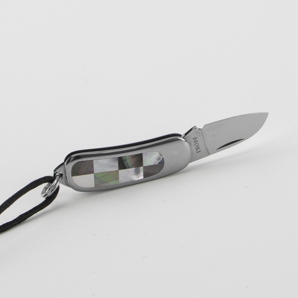 Moki AUS-6 Check Nożyk na rzemyku 2,8 cm
