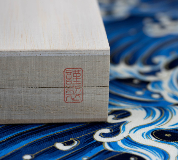 Satake Unique Sai Zestaw w Drewnianym Pudełku Nóż Santoku + Nakiri